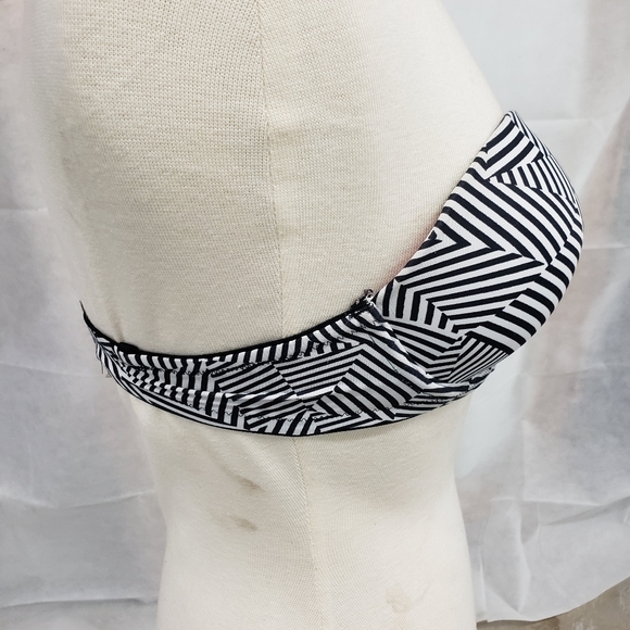 VS Strapless Stripped Bra - Picture 2 of 4